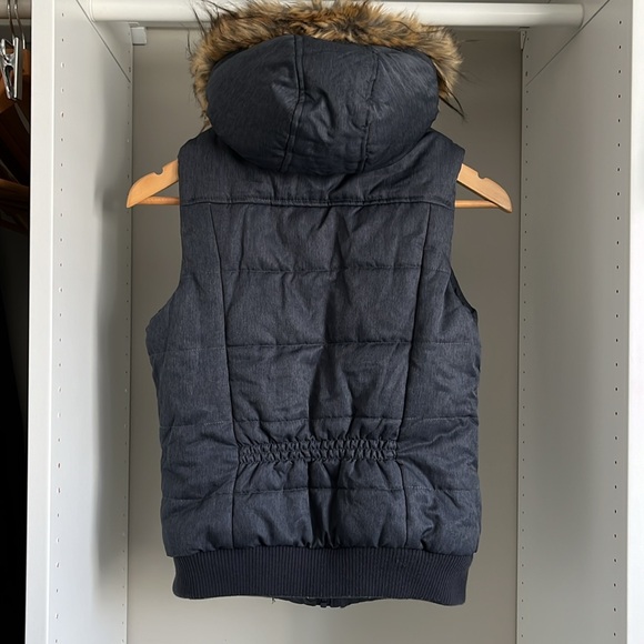 Avenue Sherpa lined hooded puffer vest - Picture 2 of 6